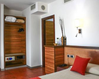 Hotel Bed&Business - San Giovanni Teatino - Camera da letto