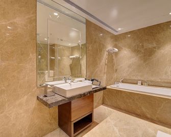 Niranta Transit Hotel Mumbai Airport - At Arrivals - Bombay - Badrum