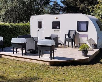 Belgian Ardennes lovely 4-person caravan - Saint-Hubert - Патіо
