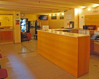 Hostal Radio Barcelona - Barcelona - Front desk