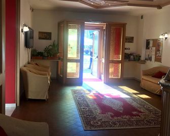 Casteluce Hotel Funivie - Pinzolo - Olohuone