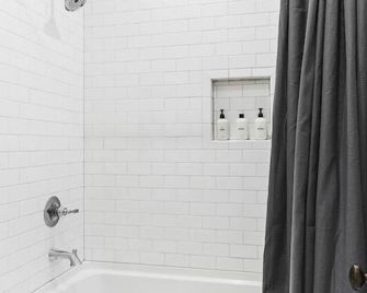 Upscale Home With Patio Walk to 12 South - Nashville - Baño