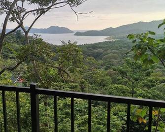 Bungalow, floor 2, amazing Ocean View, king-size bed,10 min from Curu Nat Park - Paquera - Balcón