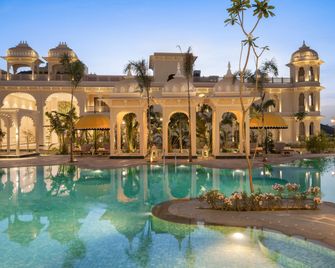 Wyndham Garden Udaipur Bhuwana - Udaipur - Pool