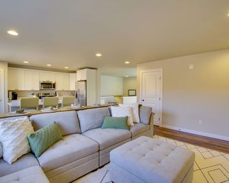 Monroe Apartment Near Evergreen State Fairgrounds! - Monroe