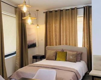 Ground-floor maisonette just steps from the seafront - Sliema - Bedroom