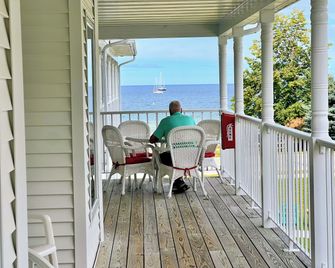 Bay Breeze Resort - Ephraim - Balkon