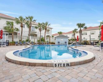 Treetop Beach Condo - Sleeps 7 - St. Augustine - Piscina