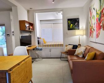 Eco Gallery Apartment - Fremantle - Living room