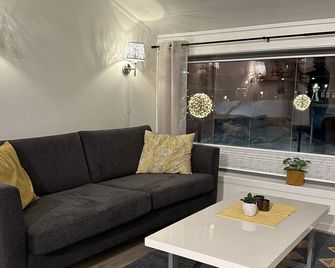 Lofoten Overnatting - Leknes - לקנס - סלון