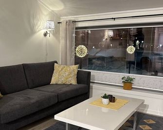 Lofoten Overnatting - Leknes - לקנס - סלון