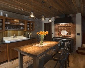 Historic Limestone Estate in the Tallgrass Prairie - Manhattan - Dining room