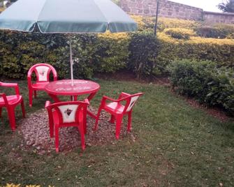 Green Hut Guest House - Othaya - Patio