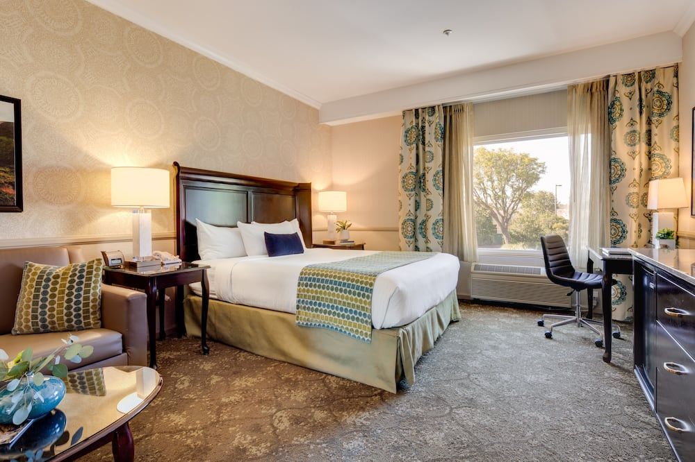 Ayres Hotel Corona East - Corona - Schlafzimmer