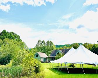 Private Modern Estate Chalet in Nature with Pond and Creek on 50 acres-Sleeps 18 - Union Dale - Outdoors view