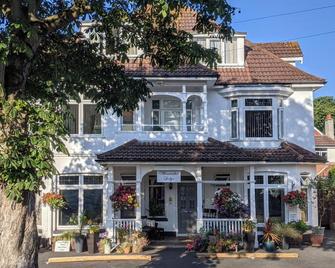 Alexander Lodge - בורנמאות' - בניין