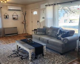 King bedroom, sleeps 6 - John Day - Huiskamer