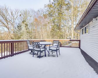 8 Mi to Lake Wallenpapack: Gem w/ Deck & Game Room - Honesdale - Balcony