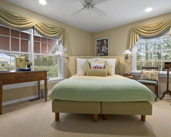 South Of The Highway Dream! - Water Mill - Bedroom