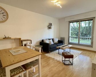 Sully II - Apartment of 33 sqm with parking 400m from Lake Annecy - Annecy - Dining room