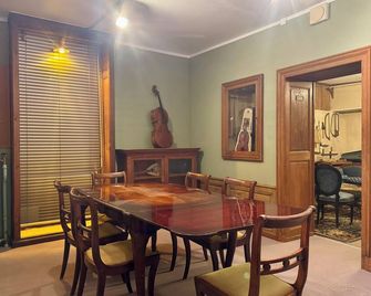 La Lutherie Chappuy - Mirecourt - Dining room