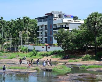 Falls Regency - Kadayal - Edificio