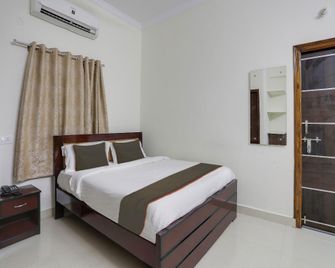 Collection O Svs Grand Guest House - Hyderabad