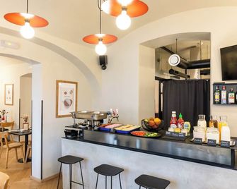 Sir Toby's Midtown - פראג - בר