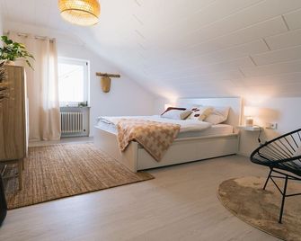 Eifel17 - die Ferienwohnung - Bettenfeld - Schlafzimmer