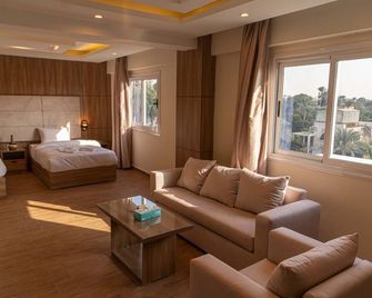 Nine Pyramids View Hotel - Cairo - Bedroom