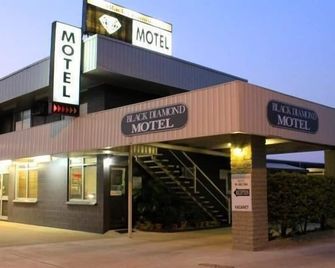 Black Diamond Motel - Blackwater - Gebouw
