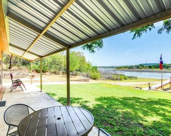 Sweetwater Lake House with Covered Patio! - Sweetwater - Balkón