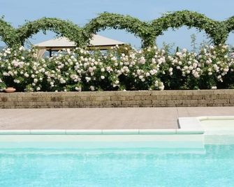 Il Fienile di Assisi - אסיסי - בריכה