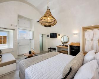 Hill Suites - Thera - Bedroom