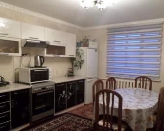 Vacation House - Kochkor - Cocina
