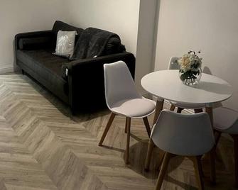 Modern welsh cottage - Porth - Living room