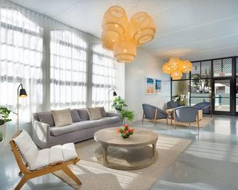 Gorgeous Waikiki Destination! Kitchenette, Outdoor Pool, Steps to the Beach! - Honolulu - Lobby