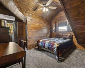 East Pines :Modern Cabin in nature - Hermosa - Habitación