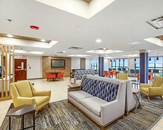 Holiday Inn Express Gulfport Beach By IHG - Gulfport - Lobi