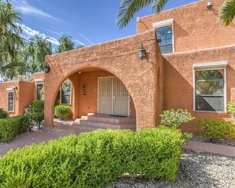 The Oasis at The Lakes, your private Resort & Spa, few short mn to Vegas Strip - Spring Valley - Edificio