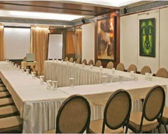 Diplomat Hotel - Mumbai - Sala de reuniões