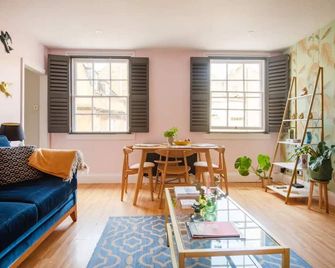 Dream Stays Bath - Haringtons Place - Bath - Living room