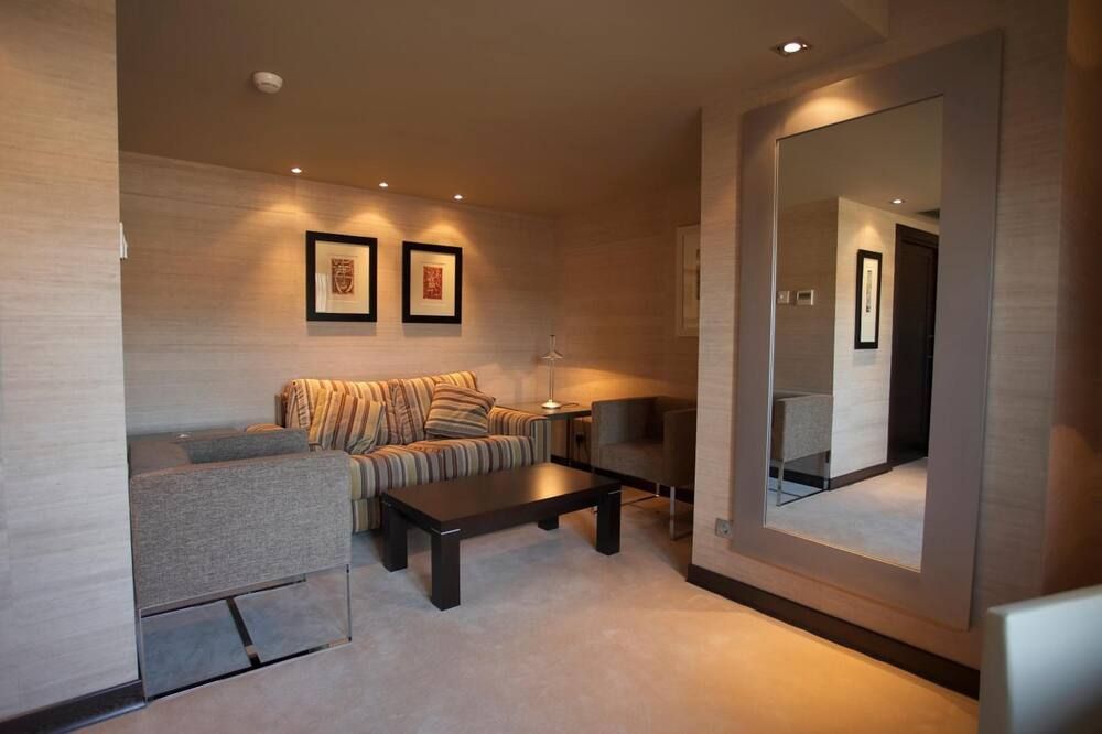 فندق لا تورفا نيجرا