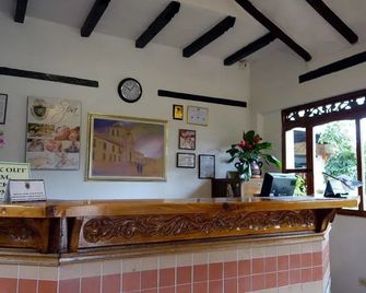 호텔 안드레스 베네로 - 비야 데 레이바 - 프론트 데스크