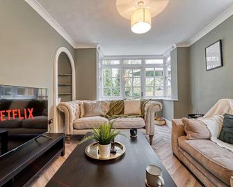 Host & Stay - Underhill House - Bridgnorth - Living room