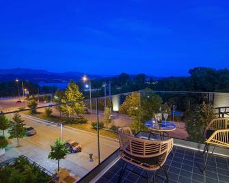 Selin Luxury Residences - Ioanina - Balcón