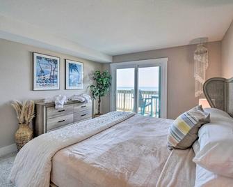 Beachfront Nags Head Condo with Private Balcony! - Nags Head - Schlafzimmer