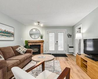 The Nordic - Central Collingwood Condo - Collingwood