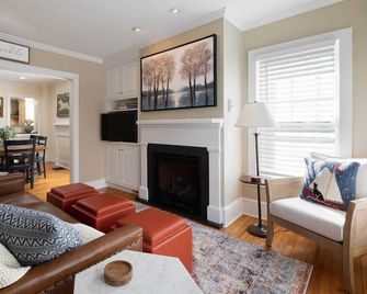 'Brooke House' In The Heart of Downtown w/ Patio! - Lambertville - Living room