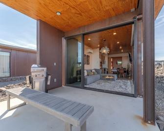 Cozy 1-bed condo at Cave B Winery with WiFi, AC & 10 mins to Gorge Ampitheatre - Quincy - Patio